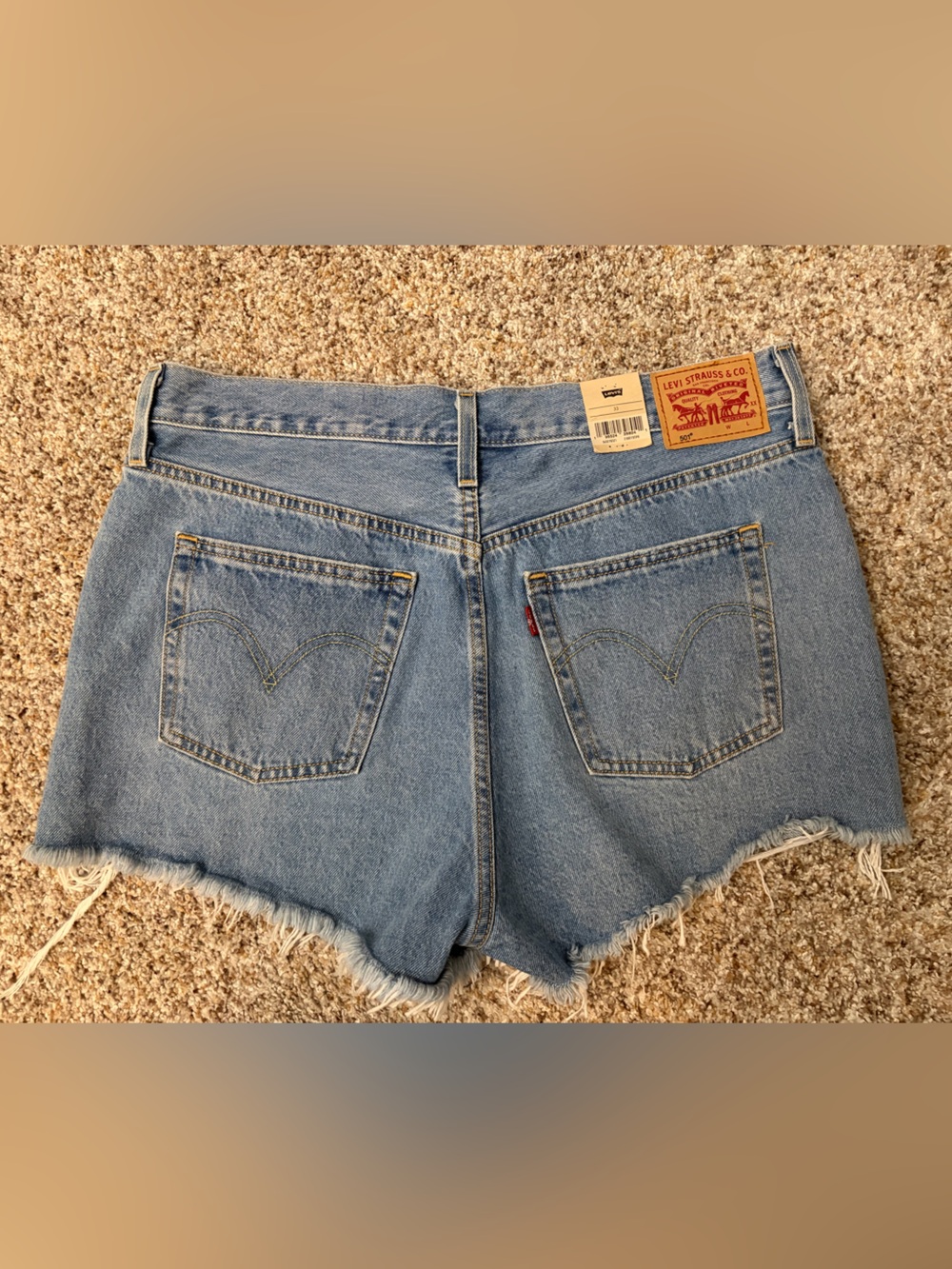 274. Levi’s 501 Shorts, medium wash, NWT - Picture 2 of 4